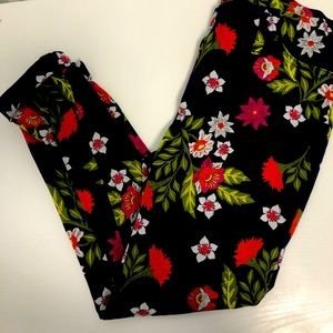 Navy blue floral cropped Capri pants